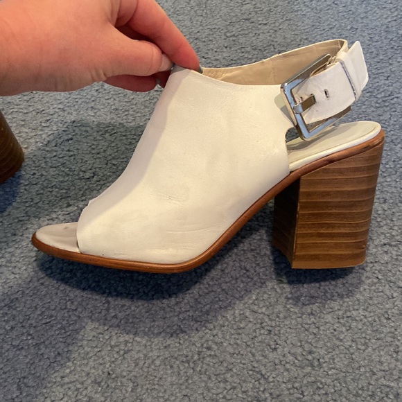 Zara white leather open toe sandals lightly used size 40 - Picture 3 of 3